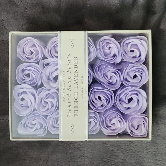☆☆☆ Scented Soap Petals - French Lavendar - Picture 1 of 3